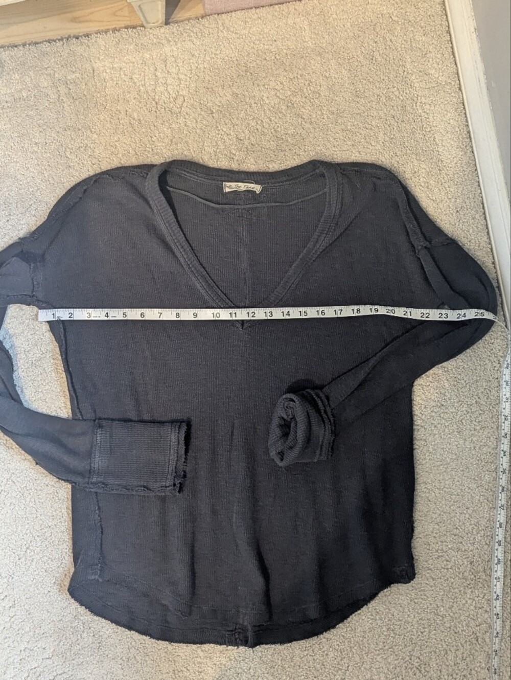 Free People We The Free Gray Distressed V‑Neck Thermal Off Shoulder Sweatshirt L - Picture 5 of 7